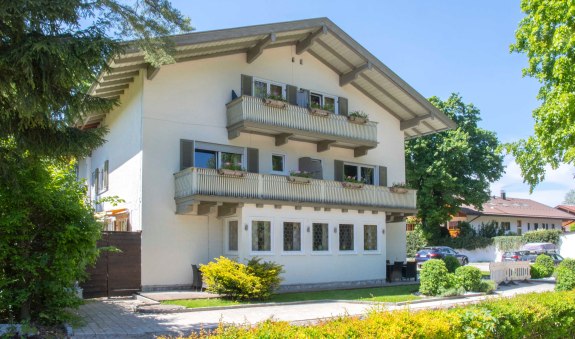 Aussenansicht Sommer, © im-web.de/ Tourist-Information Rottach-Egern