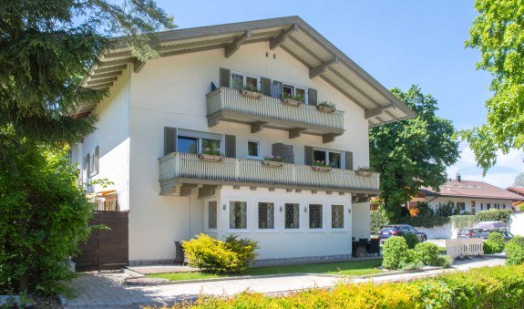 Aussenansicht Sommer, © im-web.de/ Tourist-Information Rottach-Egern