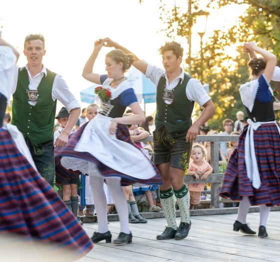 Tanz beim Waldfest in Tegernsee, &copy; Egbert Krupp