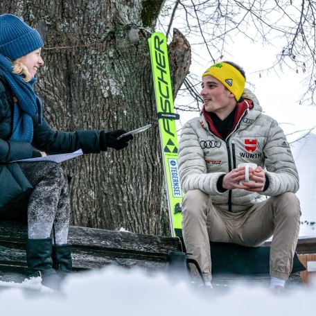 Ines Wagner interviewt Skispringer Moritz Baer, © DER TEGERNSEE, Isabelle Munstermann