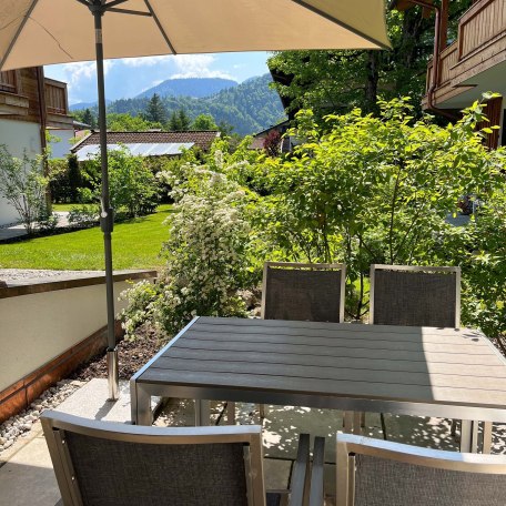 Terrasse mit Ausblick auf das Schloss Ringberg und den umliegenden Bergen, © Cabinet Ringbergblick - Palais Karl Theodor