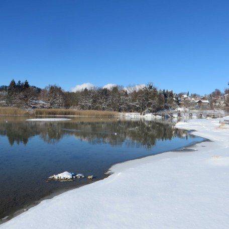 hinter bzw. &uuml;ber der Br&uuml;cke liegt unsere FeWo, &copy; im-web.de/ Tourist-Information Gmund am Tegernsee