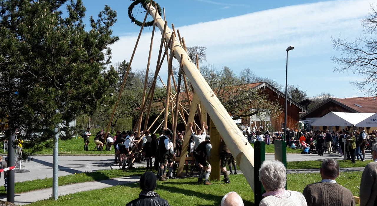 Maibaumaufstellen in Gmund, &copy; im-web.de/ Tourist-Information Gmund am Tegernsee