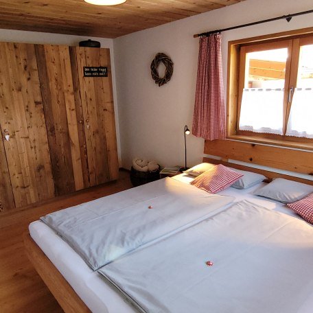 uriges Schlafzimmer mit Zirbenduft, © im-web.de/ Tourist-Information Rottach-Egern