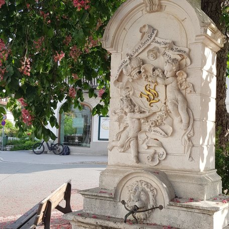 ludwigsbrunnen-am-steinmetzplatz-tegernsee ludwigsbrunnen-am-steinmetzplatz-tegernsee