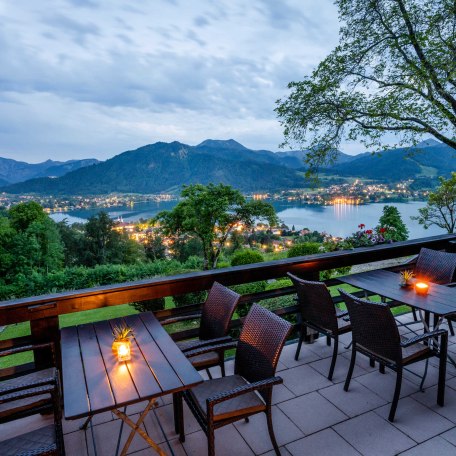 Blue Hour mit Blick auf den Tegernsee, &copy; im-web.de/ Tourist Information Tegernsee