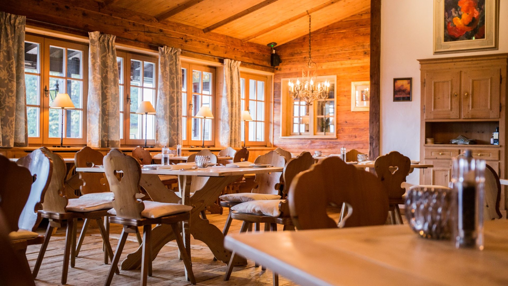 Der gem&uuml;tliche Gastraum des Freihaus Brenner, &copy; Christoph Schmpershofe