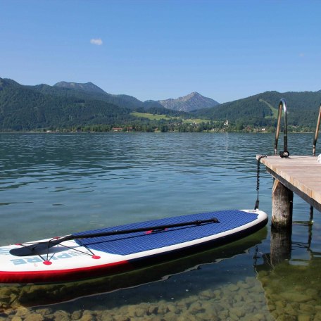 Unser Steg vor dem Hause mit kostenfreiem Stand Up Paddle, &copy; im-web.de/ Tourist Information Tegernsee