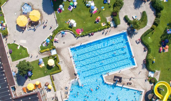 Schwimmbad Luftaufnahme