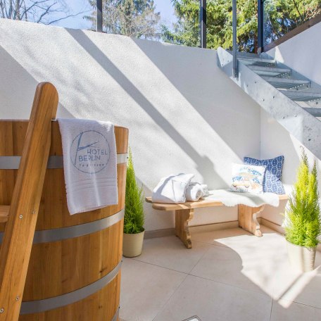 Tauchbecken außen, © im-web.de/ Tourist-Information Rottach-Egern