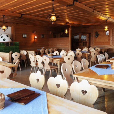 neureuth-grosse-stube