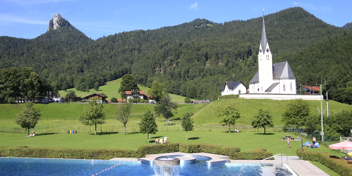 Warmfreibad Kreuth, © DER TEGERNSEE Warmfreibad Kreuth, © DER TEGERNSEE
