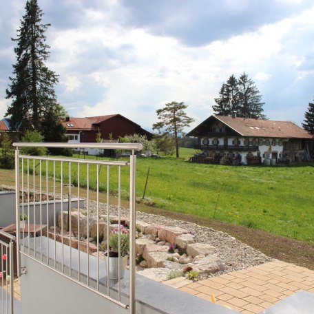 Gäste-Terrasse im Frühling, © im-web.de/ Gemeinde Waakirchen-Schaftlach