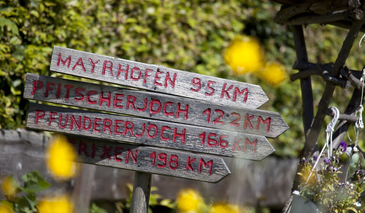 Wegweiser bei der Alpenüberquerung, © www.die-alpenüberquerung.com