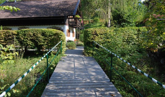 Hauseigener Zugang  über die Alpbachbrücke, © im-web.de/ Tourist Information Tegernsee