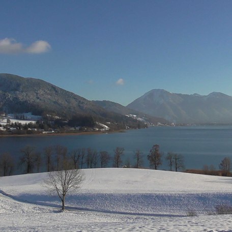 Blick &uuml;ber den See auf Neureuth und Wallberg, &copy; im-web.de/ Tourist-Information Gmund am Tegernsee