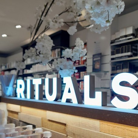 douglas004, &copy; Douglas