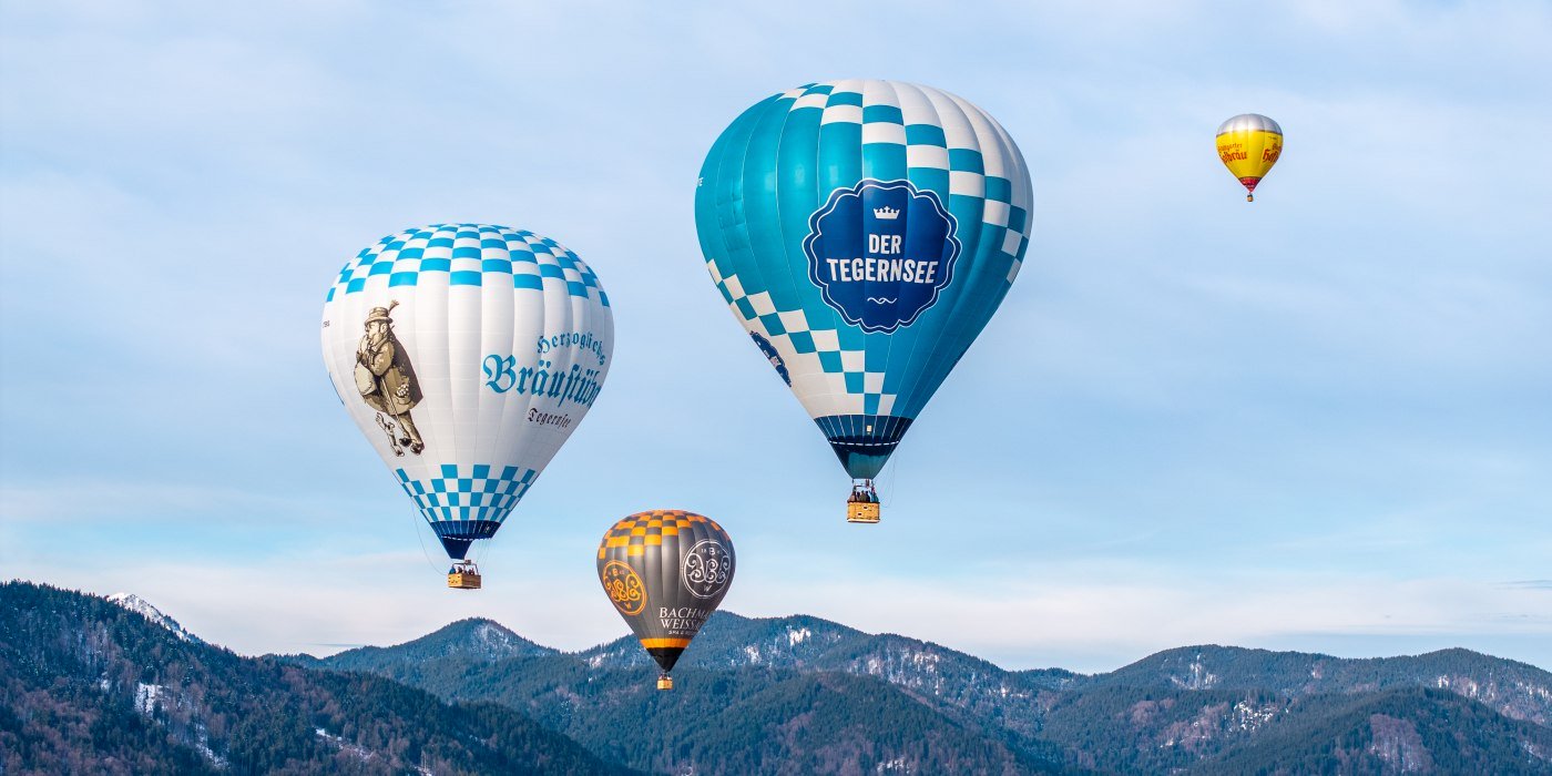Hei&szlig;luftballone von der Urlaubsregion Der Tegernsee bei der Montgolfiade
