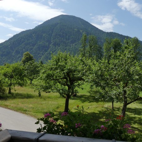 Blick aus der Ferienwohnung zum Wallberg, © im-web.de/ Tourist-Information Rottach-Egern