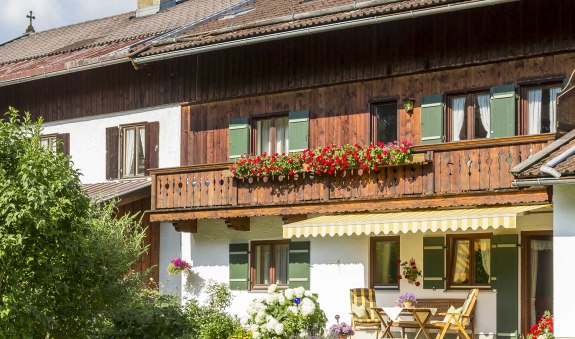 Geniessen Sie Ihren Urlaubin unserer FW im neu renovierten Nebenhaus mit herrlichen Bergblick, absolut ruhige Lage., © im-web.de/ Tourist-Information Gmund am Tegernsee