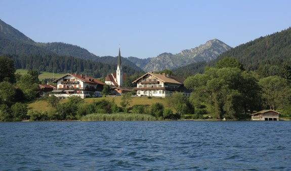 Blick auf Bad Wiessee vom Tegernsee aus
