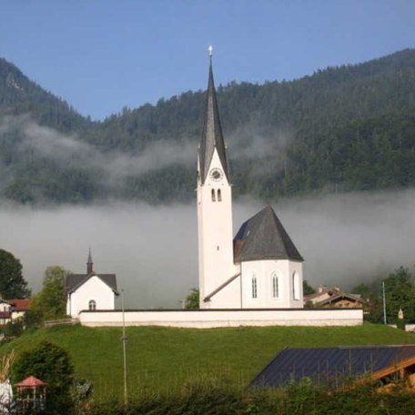 Blick auf die Kreuther Kirche, © im-web.de/ Tourist-Information Kreuth