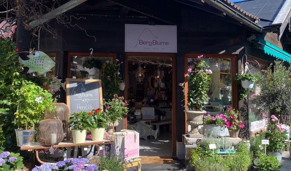 BergBlume_Hochformat_©FVP_001, © Der Tegernsee (Fidelis v. Preysing) BergBlume_Hochformat_©FVP_001, © Der Tegernsee (Fidelis v. Preysing)