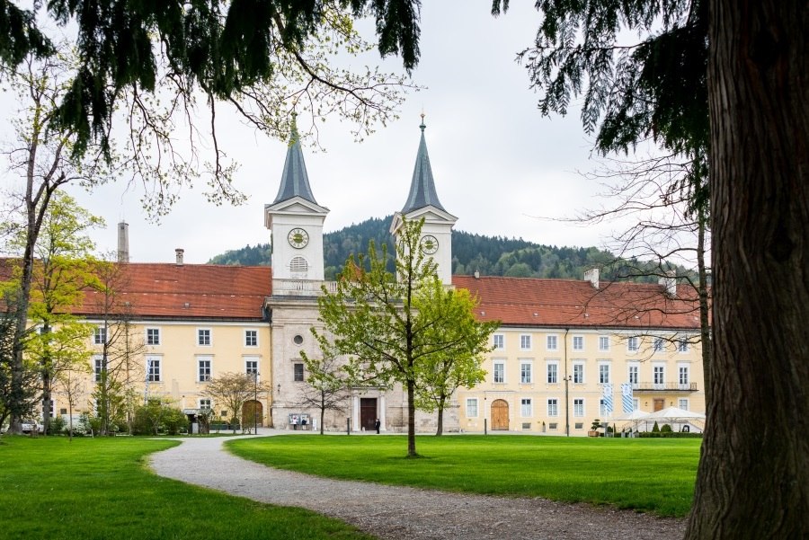 Schloss_Fassade_Schmetterlingsgarten