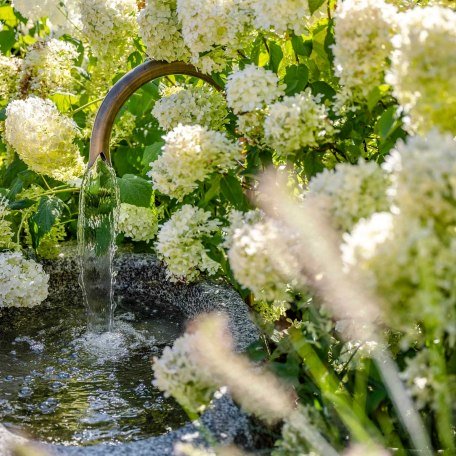 Gartenbrunnen Boutique Hotel Relais Chalet Wilhelmy, © im-web.de/ Tourist-Information Bad Wiessee