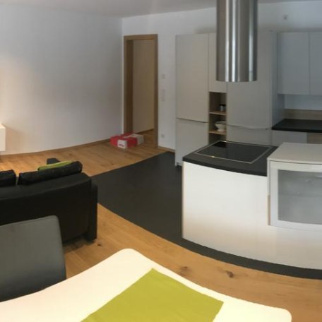 129372070, &copy; &copy;LeaamSee