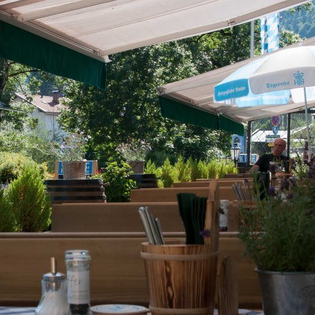 Gasthof Batznhäusl in Kreuth am Tegernsee  - die sonnige Terrasse ist ganzjährig geöffnet, © GERLIND SCHIELE PHOTOGRAPHY TEGERNSEE