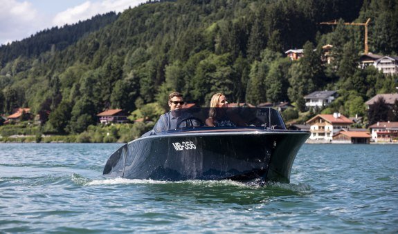 Motorboot auf dem See, &copy; Der Tegernsee (Hansi Heckmair)